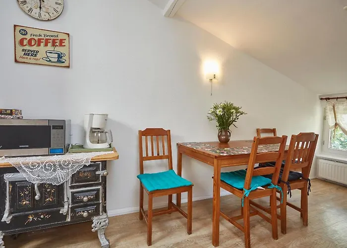 Apartament ze słoneczną werandą -250 m do plaży